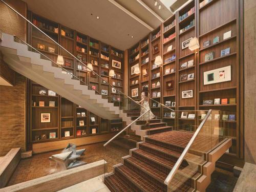 Perpustakaan di hotel