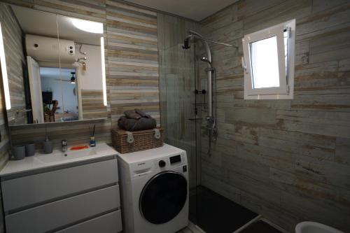 a bathroom with a washing machine and a sink at Casa del Capitan in Costa Calma