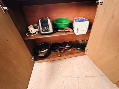 a room with a drawer filled with pots and pans at Casa Prado bonito in Mazatlán