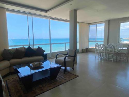 a living room with a couch and a table at Departamento al pie del mar con hermosa vista in Cautivo