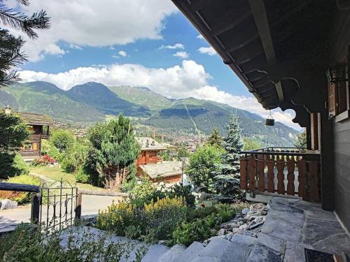 a balcony of a house with a view of the mountains at Chalet Lion d'Or in Bagnes