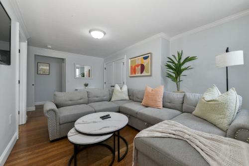 Χώρος καθιστικού στο The Princeton Boston Luxurious Apartment - New! - Near Downtown Boston, Airport