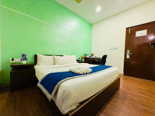 Katil atau katil-katil dalam bilik di Hotel New Blue Rocks Sarjapur