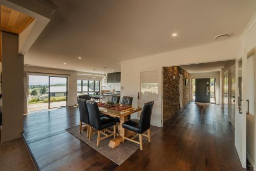 Zona de estar de Cedar Sky - 3BR Near Lake Tekapo and Mt John