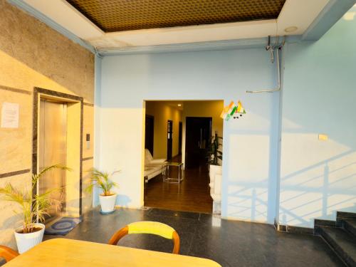Gambar di galeri bagi Hotel New Blue Rocks Sarjapur di Bangalore