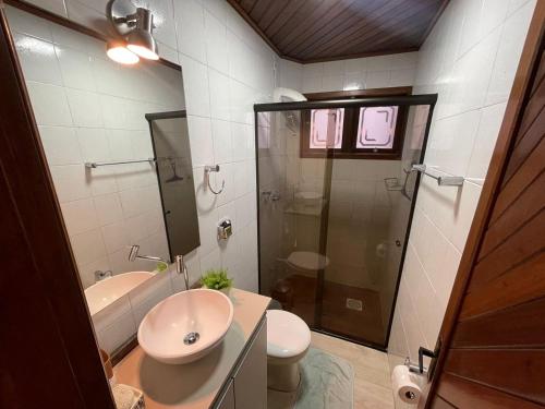 Ένα μπάνιο στο Apto 4D Frente Beira Mar