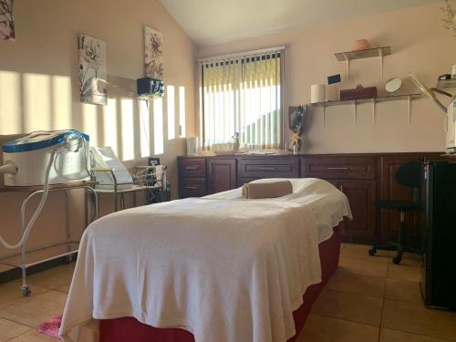 a room with a bed with a white blanket on it at Conectar con la naturaleza in Esparza
