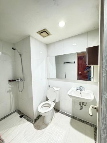 Ένα μπάνιο στο Apartement Mahogany By Luxury