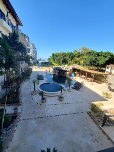 a swimming pool in the middle of a courtyard at Susy paradise in Sosúa