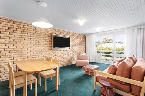 a living room with a table and a couch at Motel Flinders in Flinders