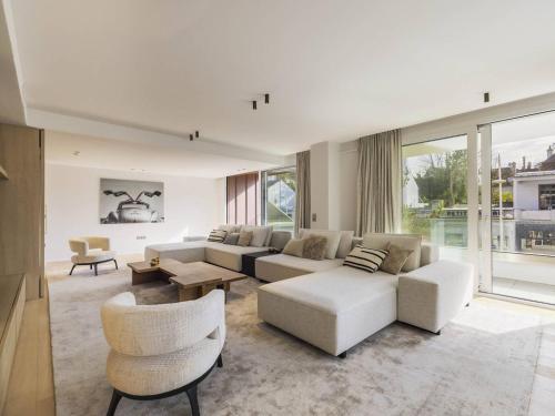 Appartement de prestige 5 chambres au centre-ville avec WiFi et parking - FR-1-821-9