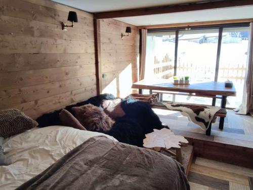 Studio chaleureux aux pieds des pistes avec terrasse - FR-1-292-225