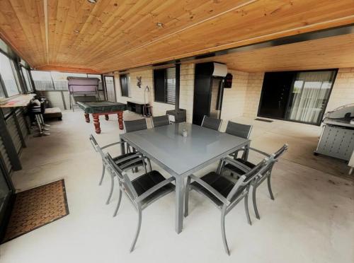a dining room with a table and chairs at Shore Beats Workin in Esperance