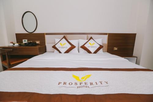 Postel nebo postele na pokoji v ubytování Prosperity Boutique Halong Hotel & Restaurent