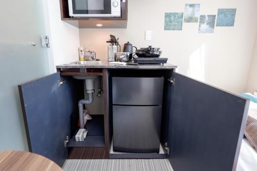 a small kitchen with a counter and a sink at Ra Grande by Tranova in Tokyo