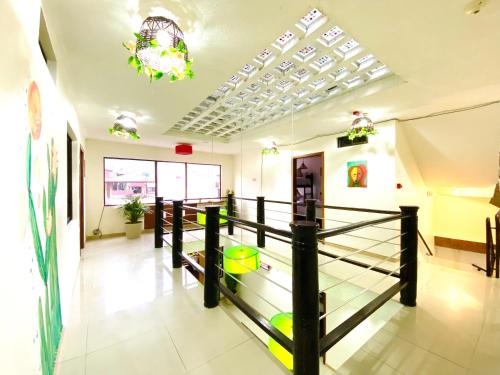 a bowling alley in a room with a court at Habitaciónes Matrimoniales en Baños de Agua Santa con baño privado in Baños