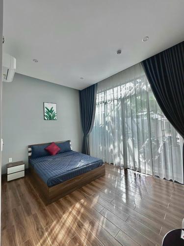 Ένα ή περισσότερα κρεβάτια σε δωμάτιο στο Home Anh Thy