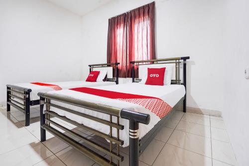 Ένα ή περισσότερα κρεβάτια σε δωμάτιο στο Hotel O Rappocini Near Rsia Paramount