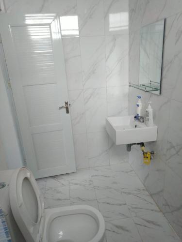 Ένα μπάνιο στο Villa Mike Yogyakarta