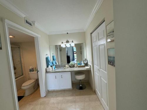 Phòng tắm tại The Coastal! Water View Amazing 2 Bed 2Bath Apartment at Aventura Yacht Club
