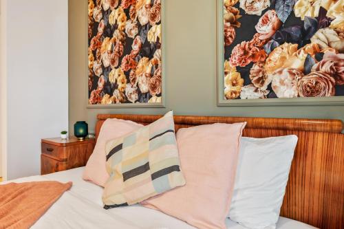 Postel nebo postele na pokoji v ubytování VibeStudio 401 - Central - AC - Licensed - Parking Nearby