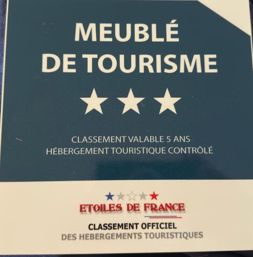 un panneau pour un melville de courtenoisier dans l'établissement La magie de Carnot Meublé de tourisme 3 étoiles, à Carcassonne