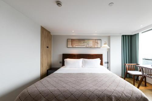 Katil atau katil-katil dalam bilik di Zhujiajian Chunyu Qiushe Apartment