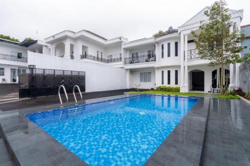 a swimming pool in front of a house at Villa Fiorenza I in Sampal 2