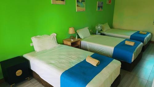 Posteľ alebo postele v izbe v ubytovaní Nadi Fancy Hotel