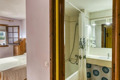 Kúpeľňa v ubytovaní Apt Amarres, piscina comunitaria