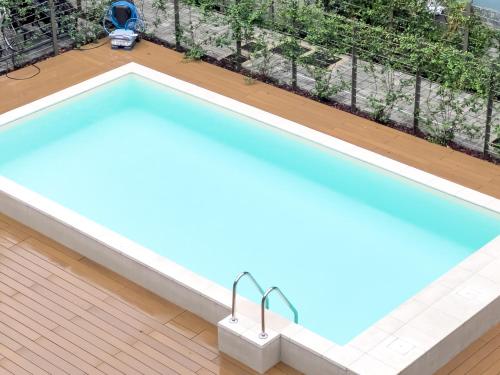 Bright apartment with terrace and pool