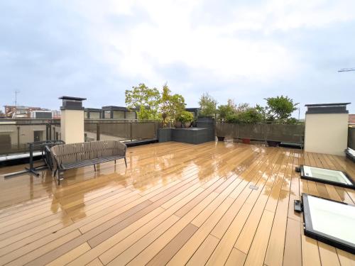Bright apartment with terrace and pool