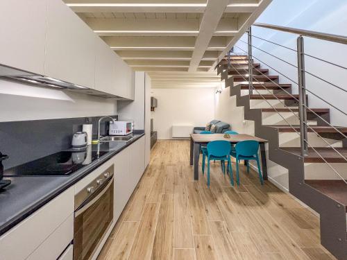 Bright apartment with terrace and pool