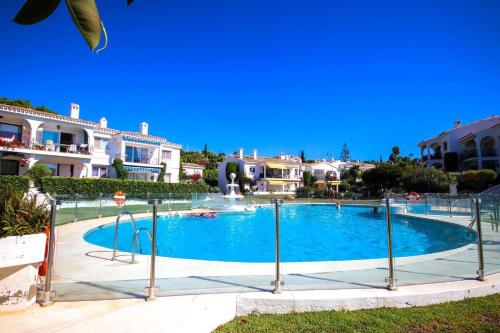 Modern Two bedroom apartment in Pueblo Cortes del Golf Benahavis