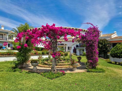 Modern Two bedroom apartment in Pueblo Cortes del Golf Benahavis