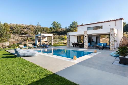 Bazén v ubytování Aiora Luxury Villas nebo v jeho okolí