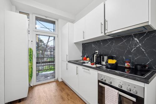 Kuchyň nebo kuchyňský kout v ubytování The R Apartment Chrischona