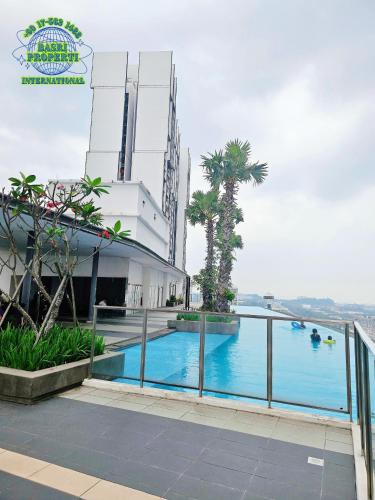 a swimming pool in front of a building at I-City I-Residence BestStudio POLOS BASRI PROPERTI in Shah Alam