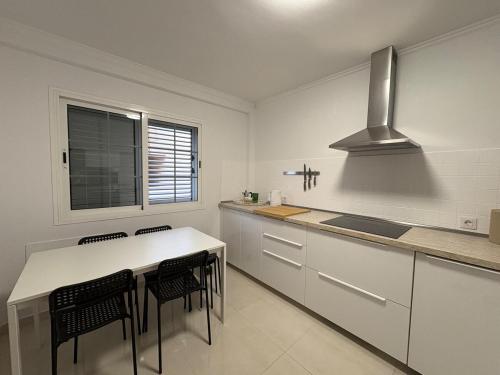 Kuchyň nebo kuchyňský kout v ubytování Duplex La Rosa