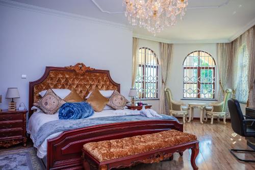 Postel nebo postele na pokoji v ubytování Golden Palm Boutique