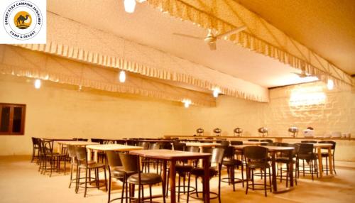 Restaurace v ubytování Desert Stay Camping Jaisalmer sam sand dunes