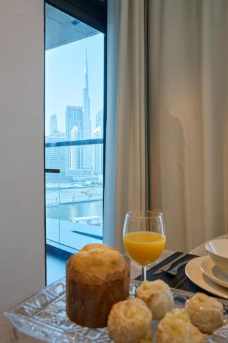 Full Burj Khalifa & Canal View I 7 Mins to Dubai Mall I Exclusive 2BHK For Up to 6 People
