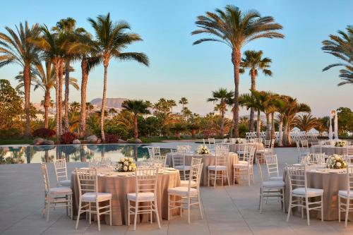 Restaurace v ubytování Tivoli La Caleta Resort