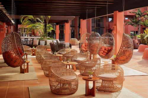 Posezení v ubytování Tivoli La Caleta Resort
