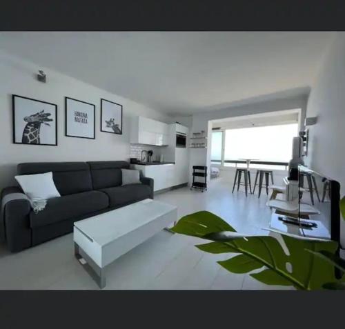 Χώρος καθιστικού στο 27m with terrace - first row sea view