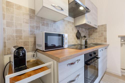 Cucina o angolo cottura di Fleming Ospedale 300Mt Wifi Aria condizionata Free parking