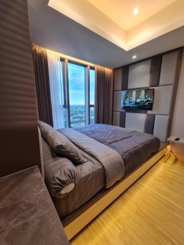 a bedroom with a large bed with a large window at Best View Designer Style Apartement Branz BSD 1BR in Samporo