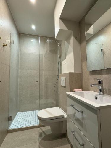 Photo de la galerie de l'établissement Studio Trocadéro devant le Métro Passy, à Paris