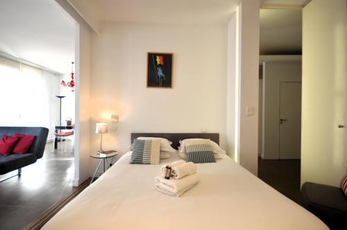 " Palais Miramar La Suite Rouge " Vue Mer -Croisette Emplacement Unique - 20M Plage - WIFI - Clim