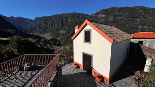 a small chapel with a view of the mountains at Casa dos Lamaceiros in São Vicente